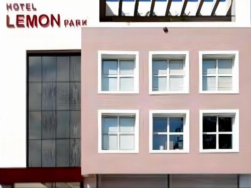 Lemon Park Hotel image 1